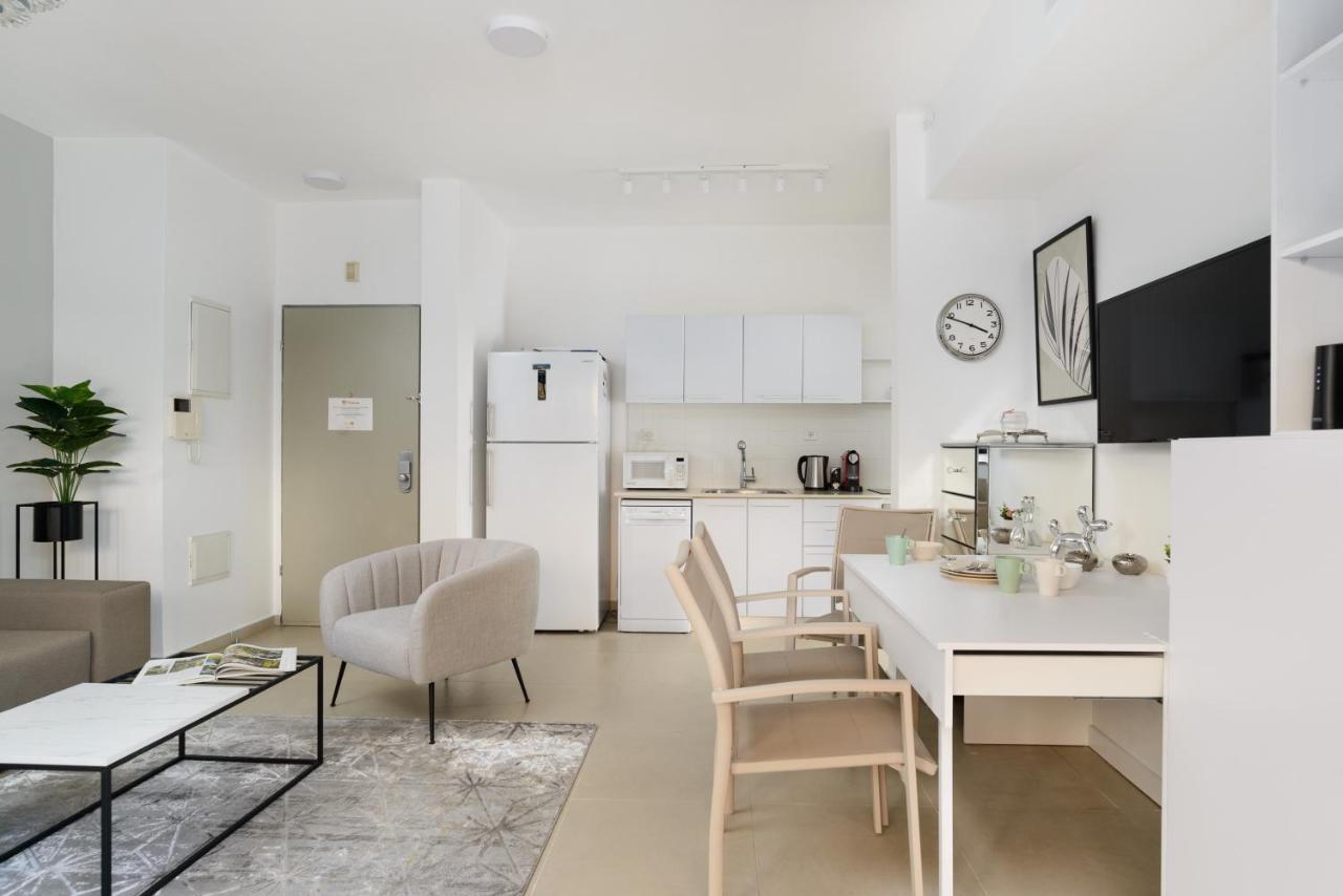 Quiet Hideaway & Terrace Near Beach By Feelhome Tel Aviv Buitenkant foto